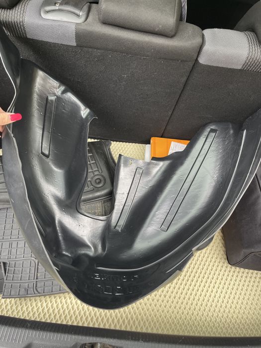 Підкрильник (підкрилок )Peugeot 207 , 2012 рік. ( правий задній)