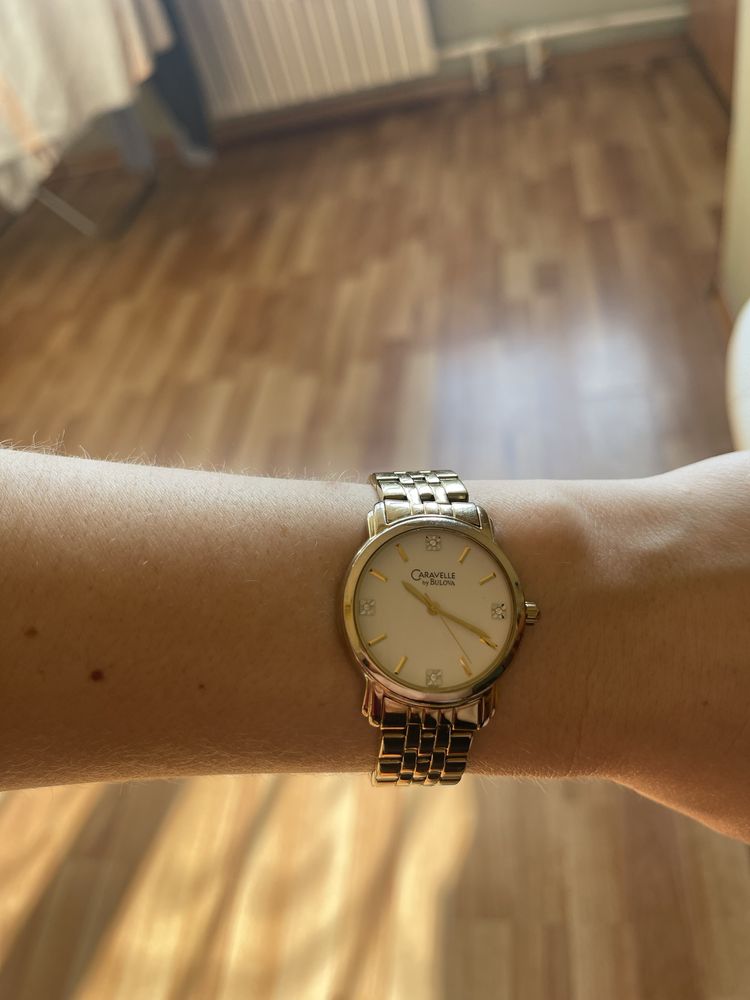 Ідеальний жіночий годинник Bulova зі сваровскі
