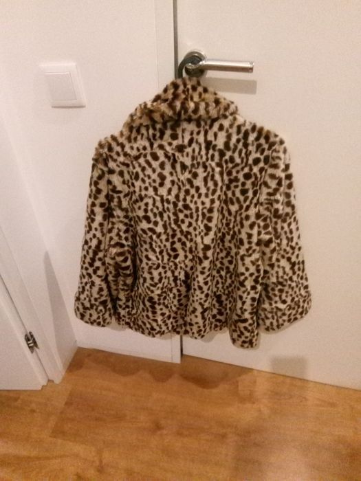Vendo casaco de pêlo em tons de bege e castanho muito quentinho
