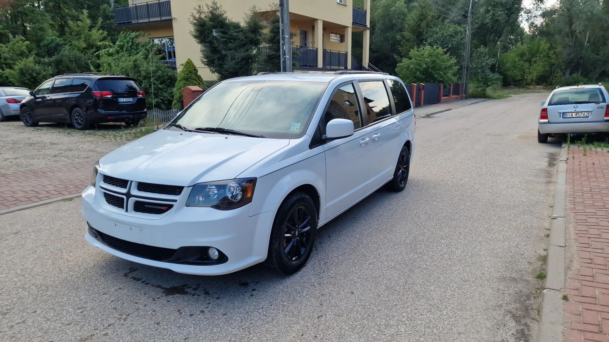 Dodge Grand Caravan GT uszkodzony po oplatach w Polsce