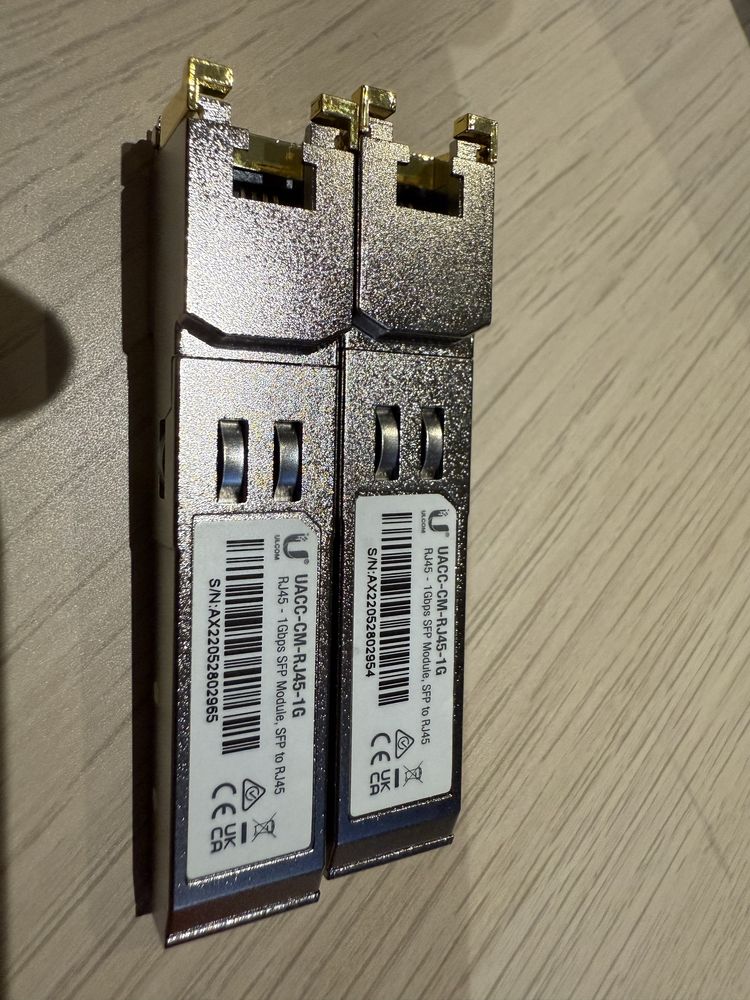 Swtich Ubiquiti USW-24-POE + 2 x wkładka SPF Stan jak nowy GW 30 dni