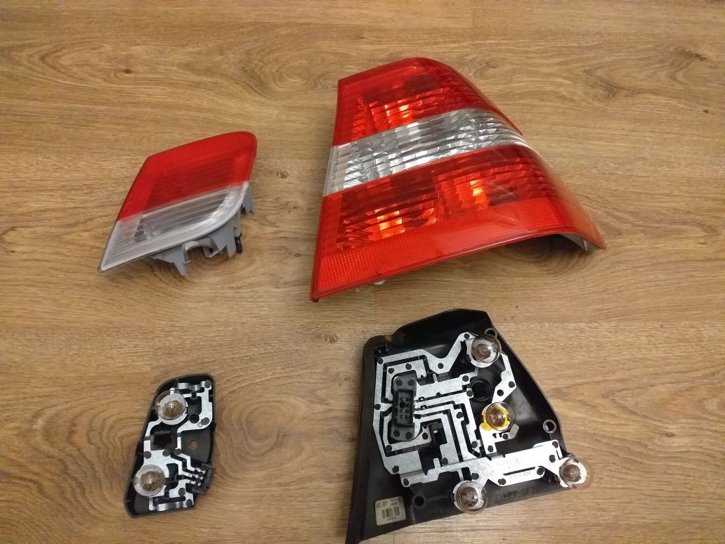 Sprzedam zestaw lampy prawej tylnej do bmw e46