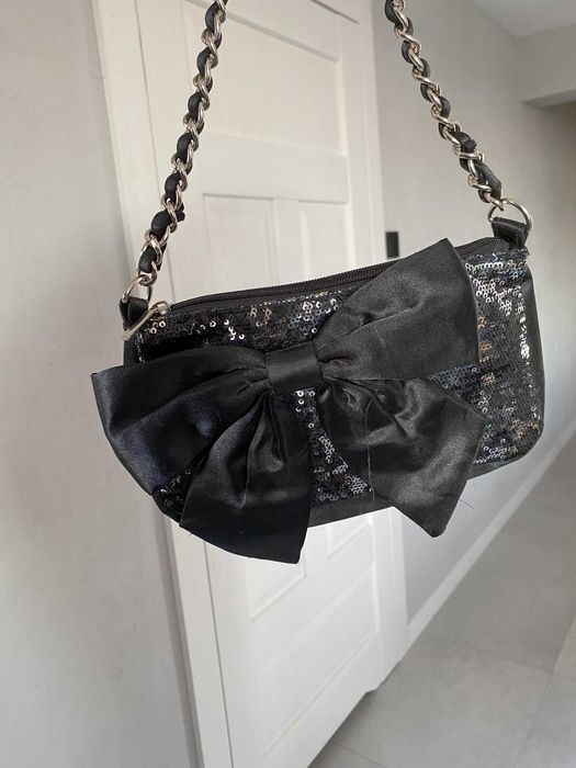 Czarna cekinowa mała torebka na łańcuszku cekiny impreza sylwester