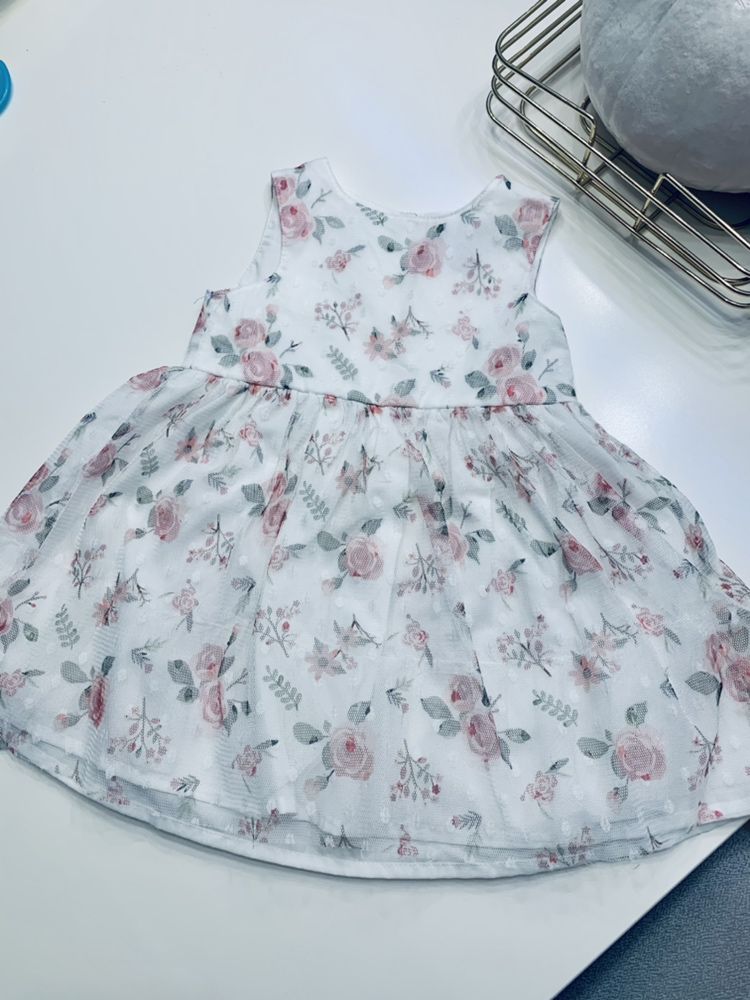 Biala sukienka w kwiaty Primark 80