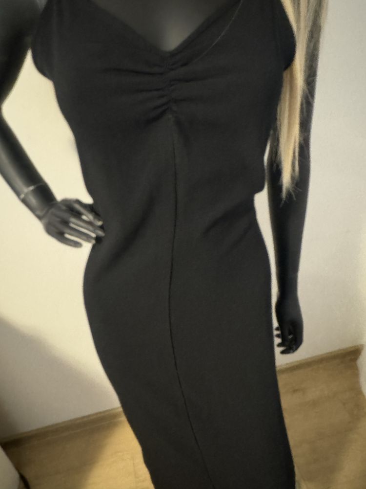 Długa czarna sukienka H&M rozmiar 36 na ramiączkach