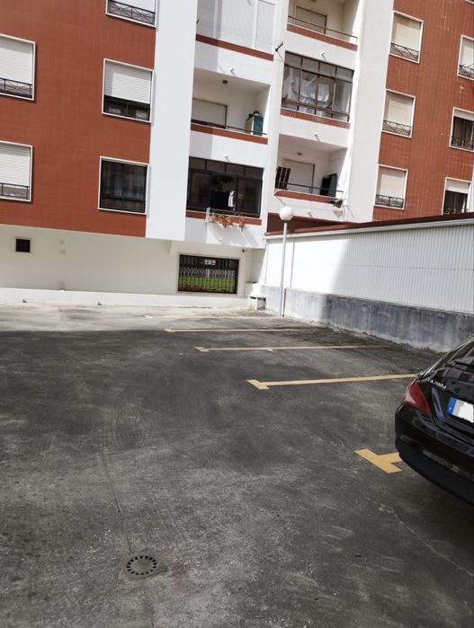 2 lugares de estacionamento privativo - Cacém