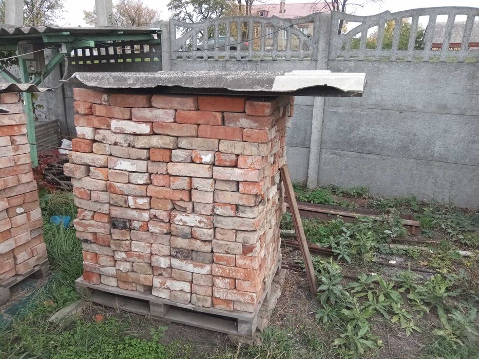 Продам красный б/у кирпич в хорошем состоянии