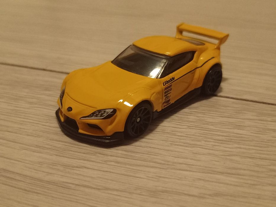 Auta hotwheels 38 sztuk