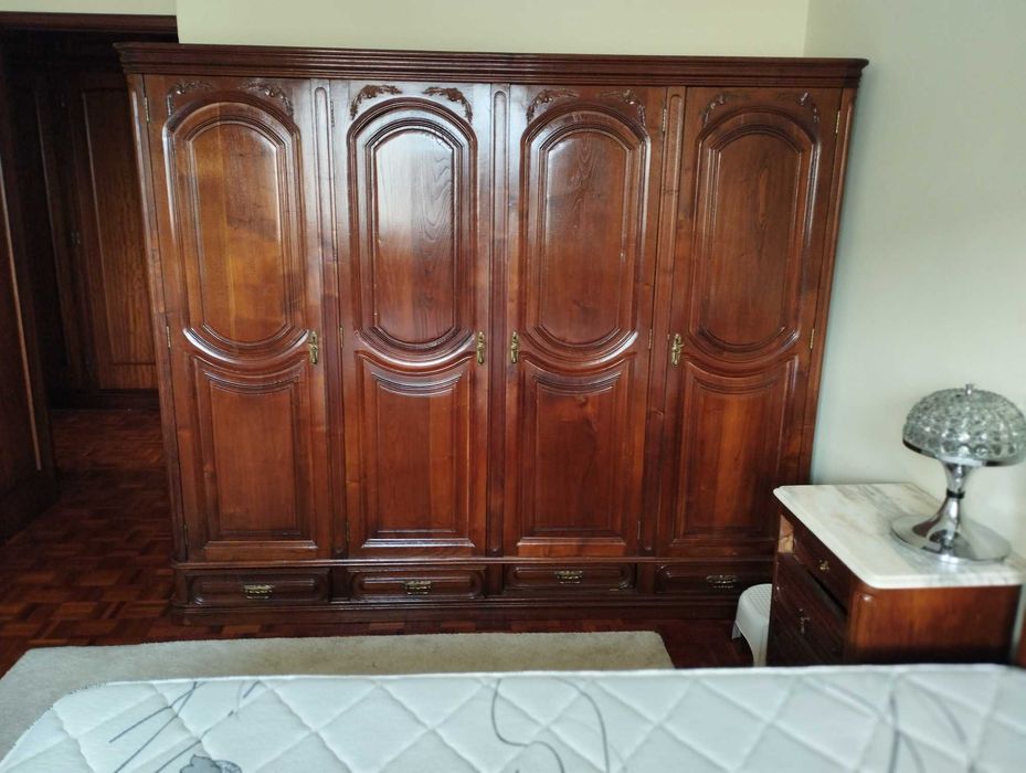 Quarto de casal completo em madeira