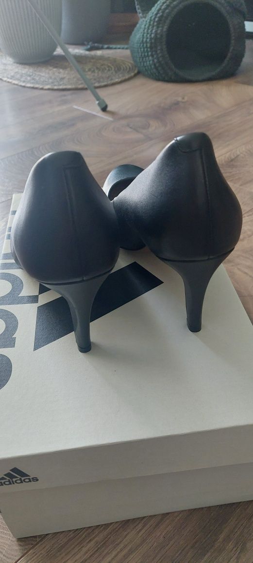 Szpilki clarks nowe