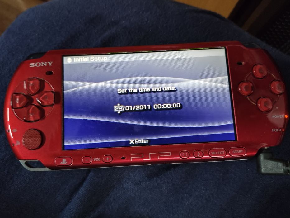 PSP 3003 z 2 grami z ładowarką