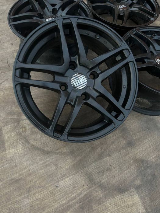 Диски 4/114.3 r15 OZ racing