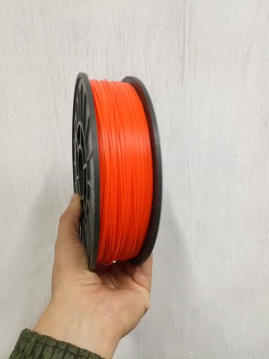 PLA филамент 1.75 мм Pochatok Filament . цвет оранжевый флуорецентный