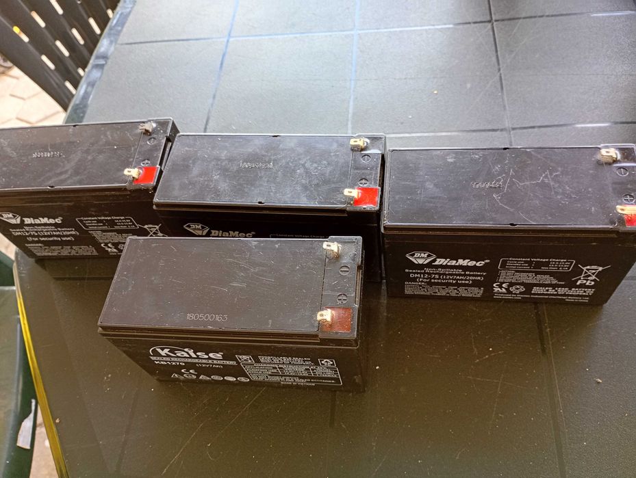 Baterias 12 v em estado de novo