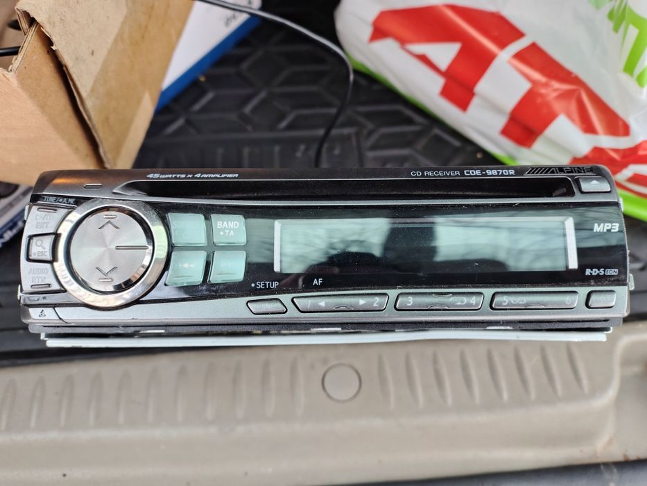 Alpine автомагнітола CDE-9870R + акустіка Alpine 

CD RECEIVER CDE-98