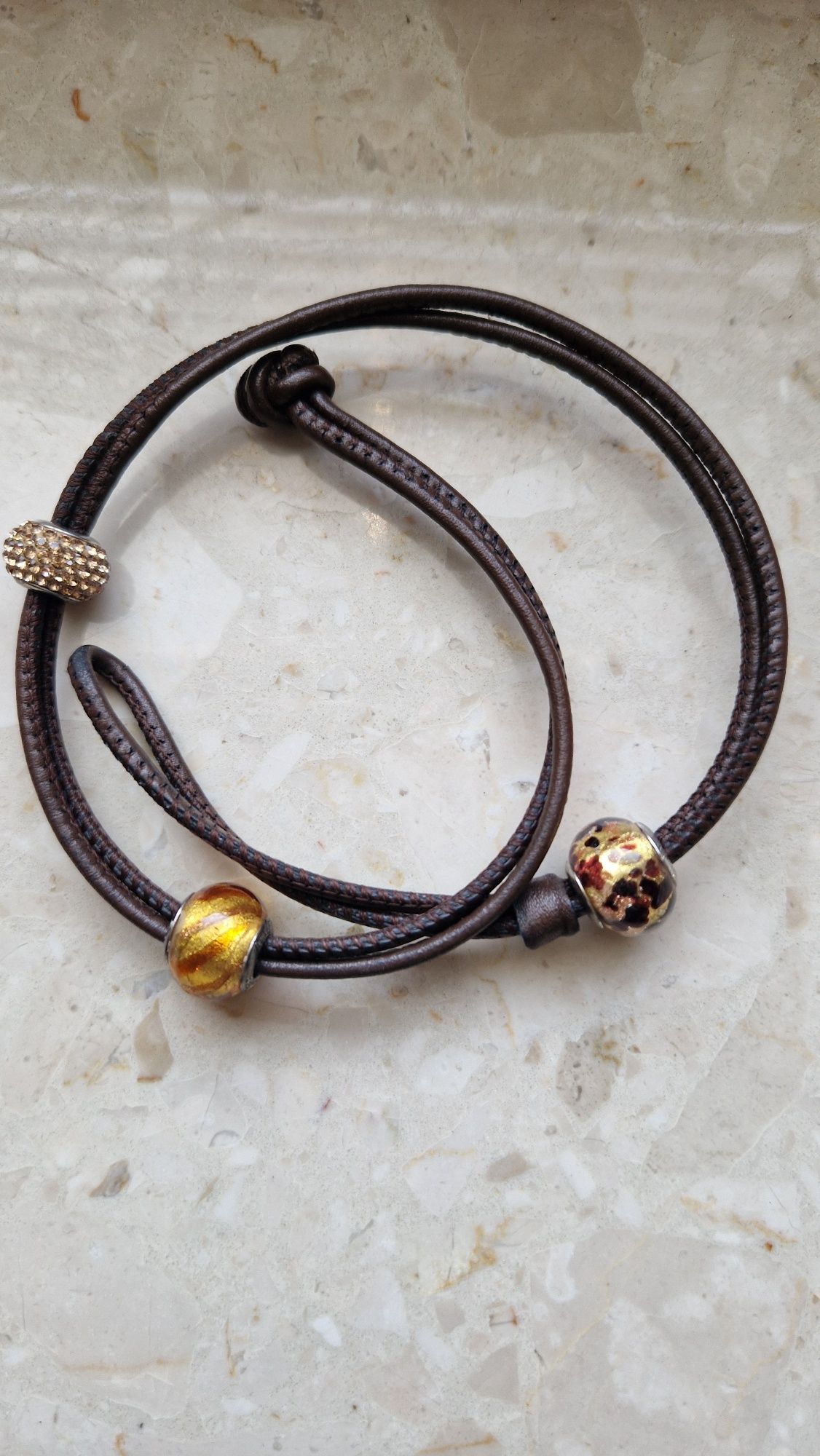 Apart skórzana bransoletka plus trzy beads