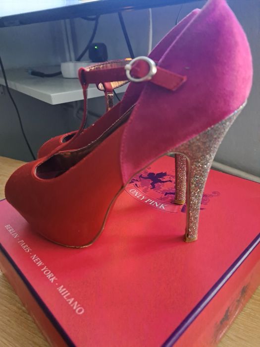 Szpilki sandały na koturnie