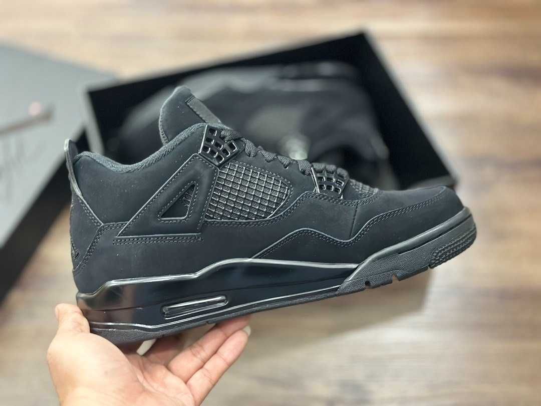 Jordan 4 rétro Black Cat.46