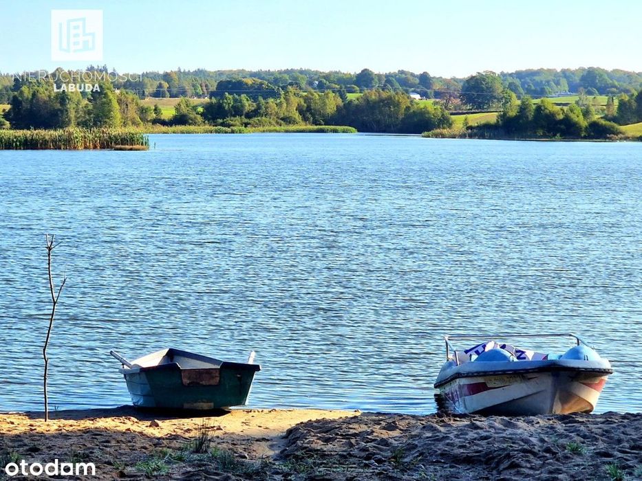 Działki nad jeziorem z linią brzegową, las, plaża