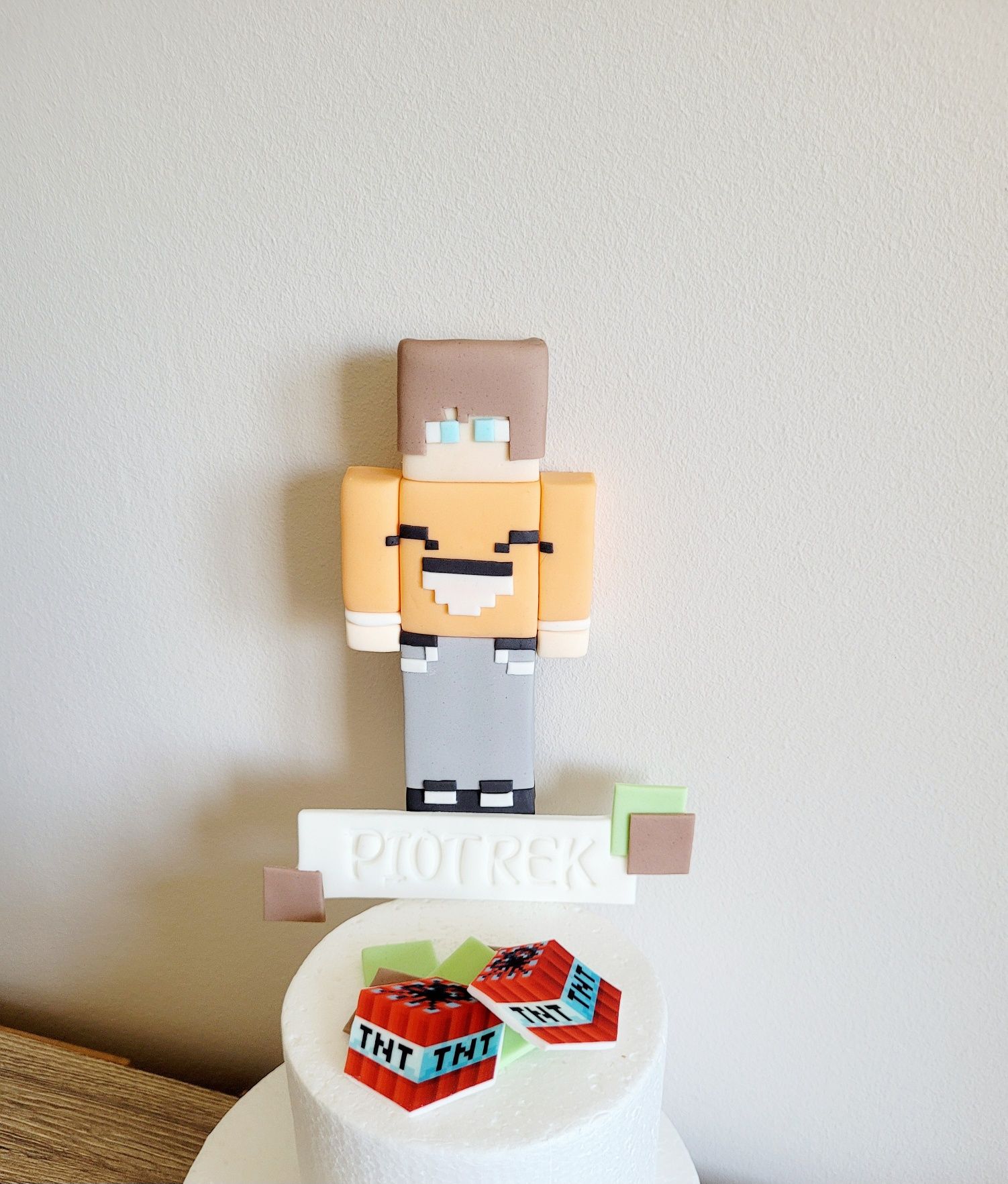 Minecraft smileslow z masy cukrowej figurka na tort