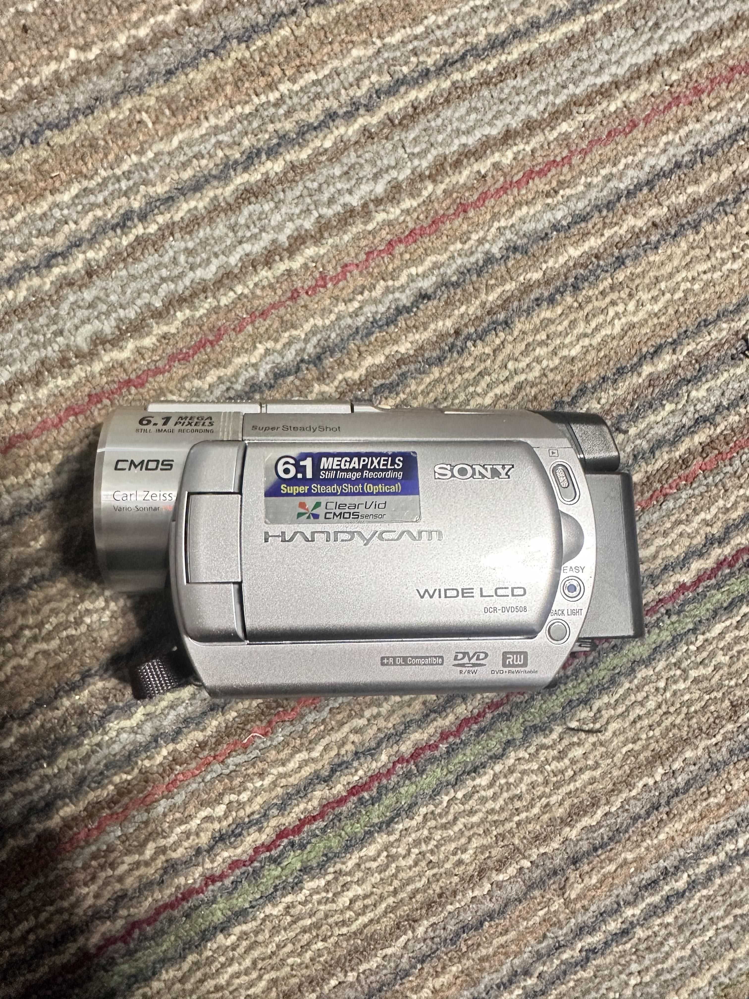 Продам відеокамеру Sony DCR-DVD508E