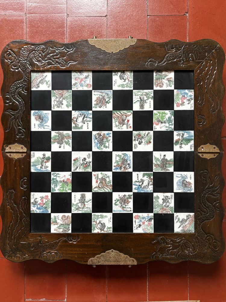 Tabuleiro de xadrez japonês em madeira