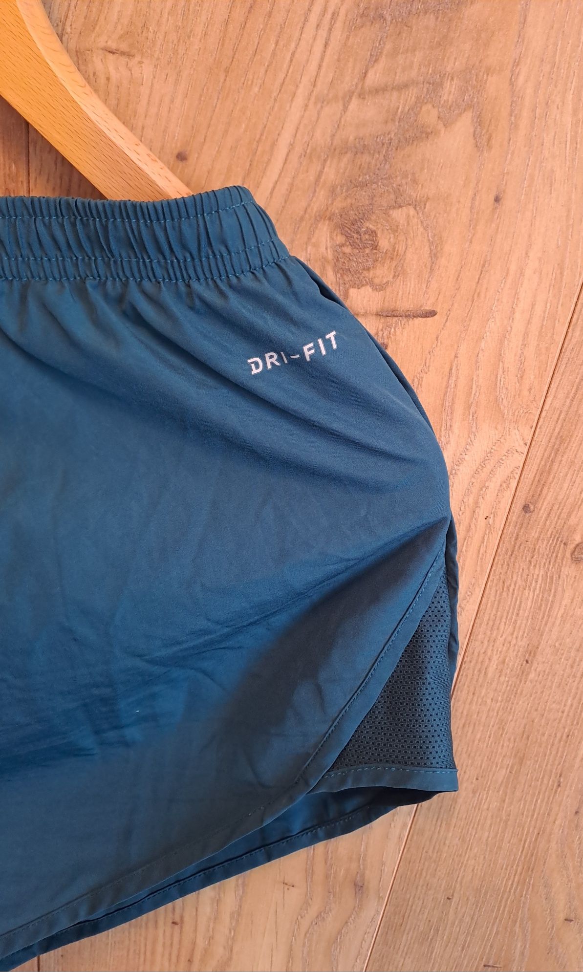 Damskie krótkie szorty spodenki sportowe running Nike dri-fit r.L