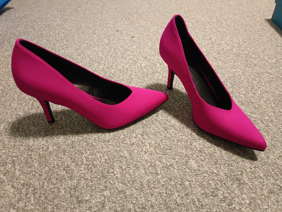 Różowe szpilki Graceland