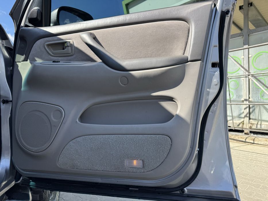 TOYOTA SEQUOIA  у відміному стані як зовні так і технічно.