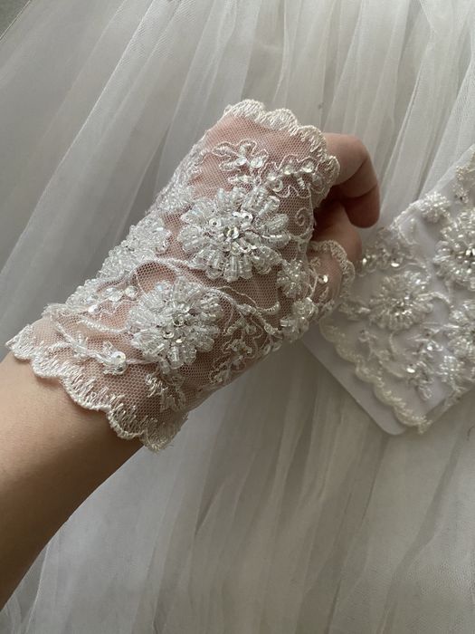 Сукня весільна пишна біла