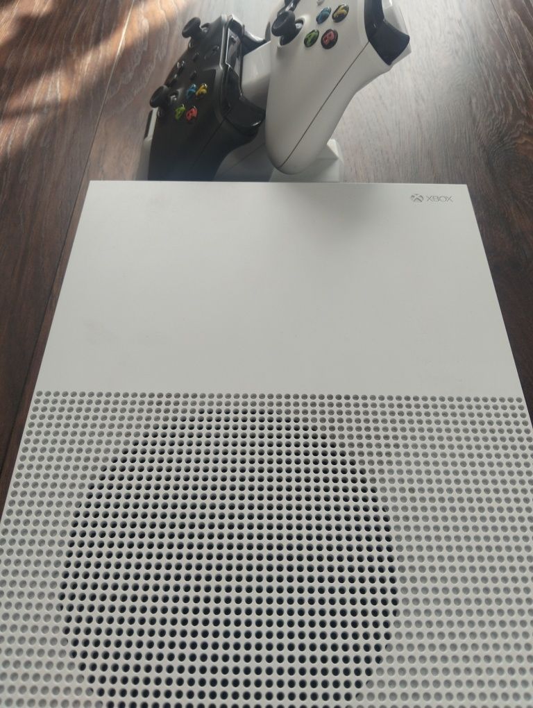 Xbox one s All digital + ładowarka i pad