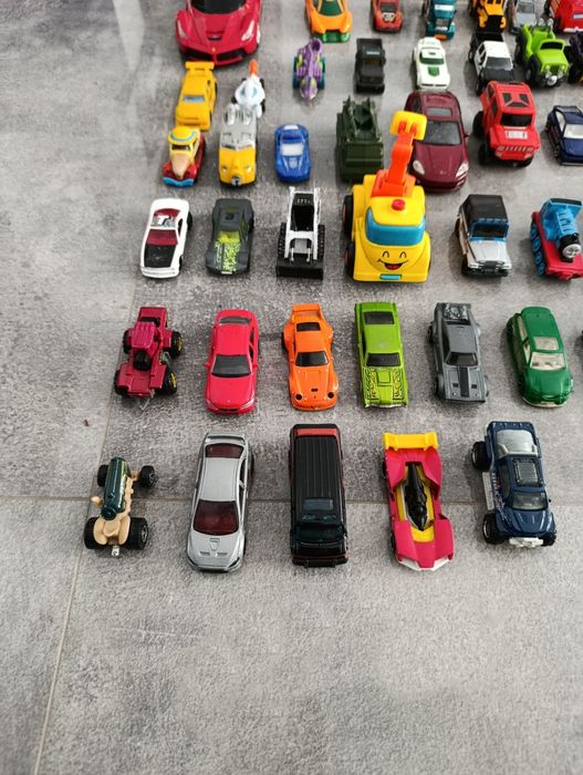 Auta hot wheels i inne 55 sztuk