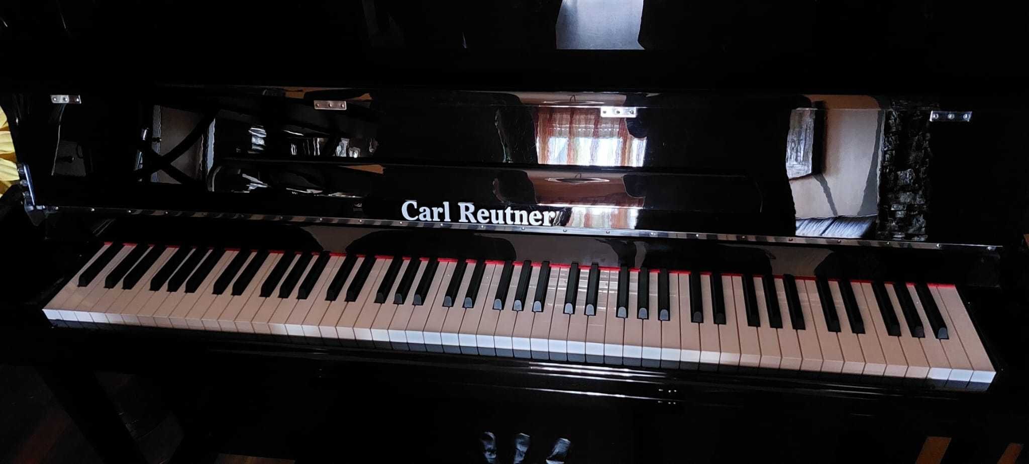 Vendo piano com  banco