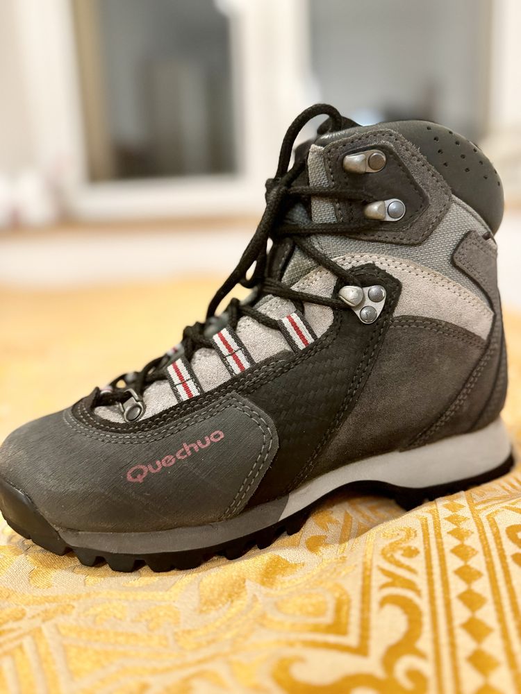 Buty trekkingowe Quechua Vibram, zaimpregnowane