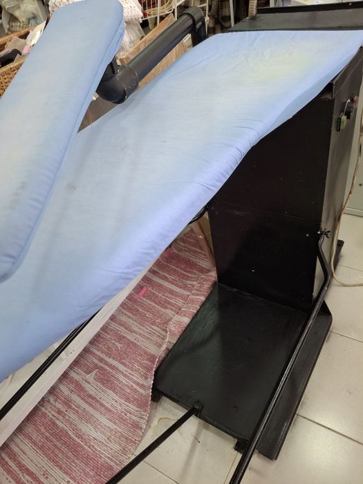 Tábua de passar a ferro industrial com sucção