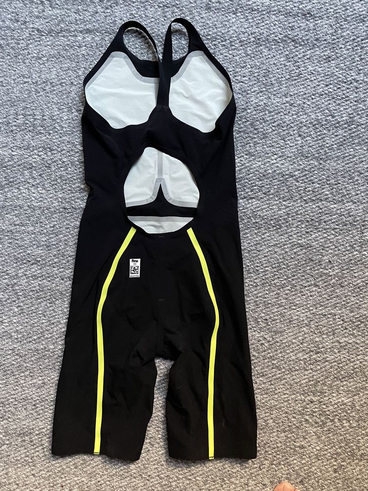 Czarny strój kąpielowy Blueseventy r.S