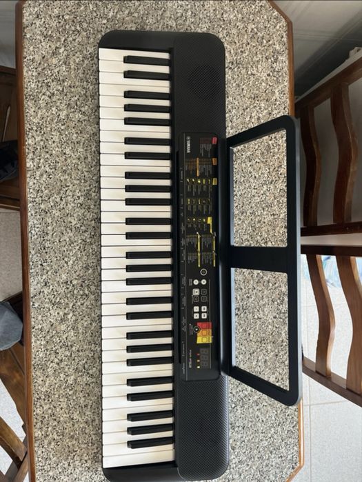 Teclado Yamaha PSR-F52