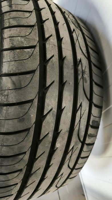Pneus NOVOS 245/40/18