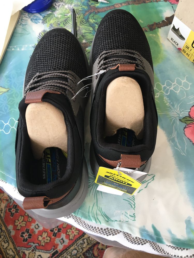 Продам мужские кроссовки Skechers