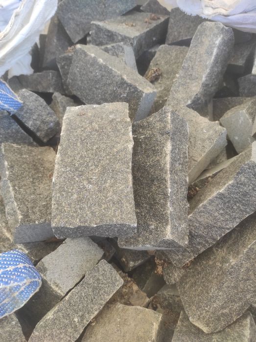 Бруківка гранітна колота