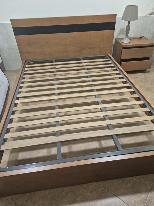 Cama de Casal + Mesinha