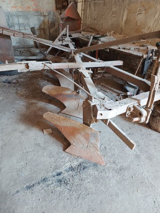 Продам плуг 4 корпусний