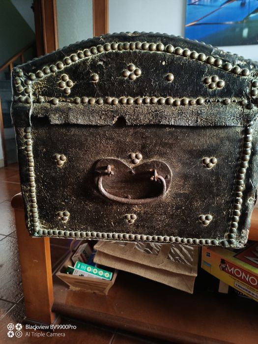 Baú com dois séculos não á ninguém para contar a história