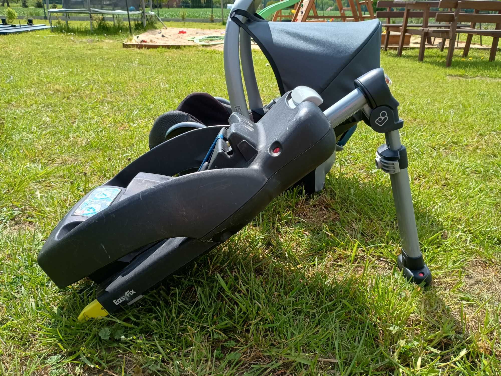 Fotelik Maxi Cosi cabrio fix i baza ISOFIX