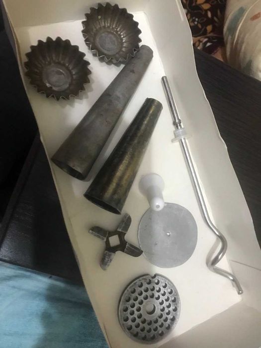 Формы корзиночек, трубочек, венчик  для теста, ножи для мясорубки