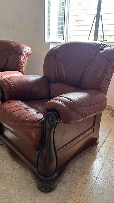 Conjunto de sofás em Pele