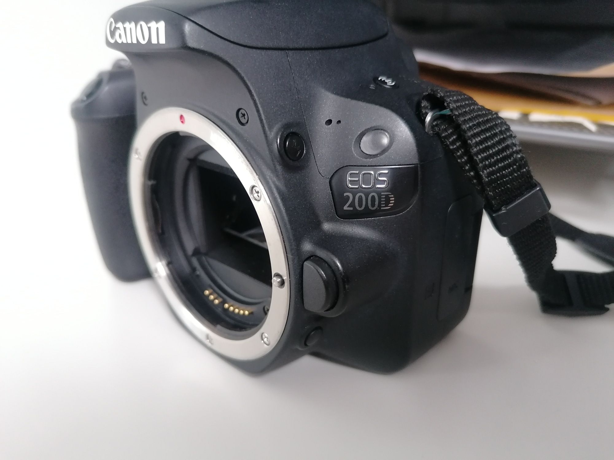Aparat Canon EOS 200D + 2 akumulatory +torba