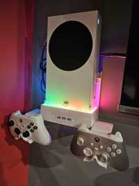 Xbox series s + dwa pady + uchwyt na ścianę RGB!