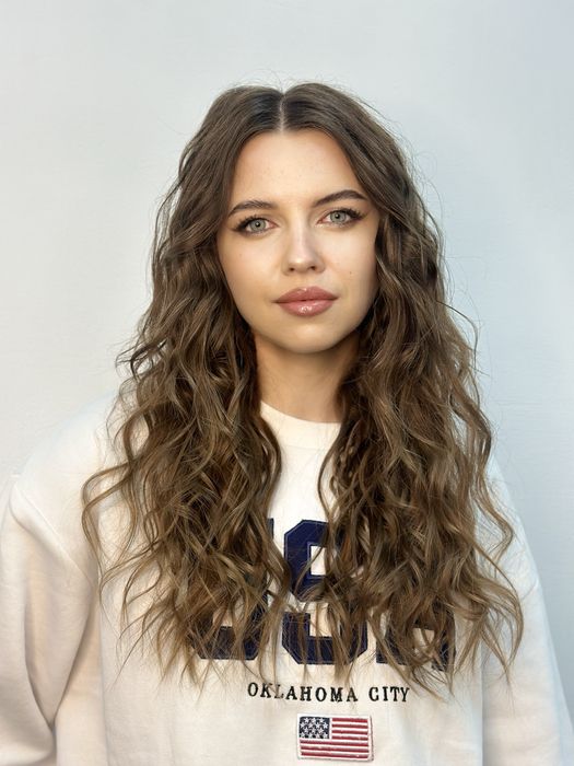 Зачіски/макіяж/ламінування вій фарбування та корекція брів