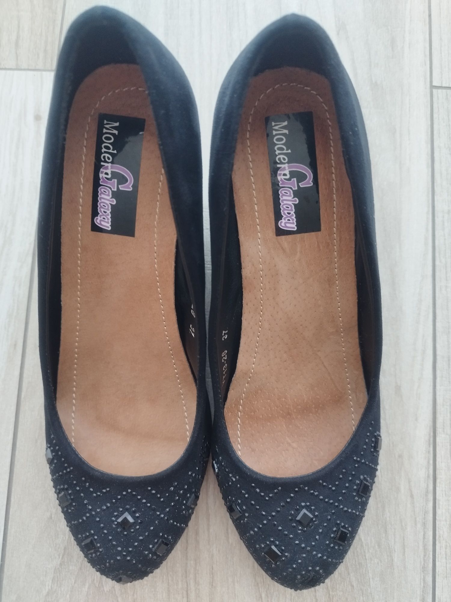 Sapatos pretos de Cunha, tamanho 37